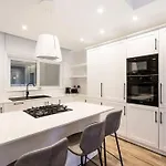 アパート Beautiful And Amazing Flat In グジラ