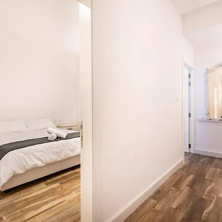 Beautiful And Amazing Flat In Apartment *